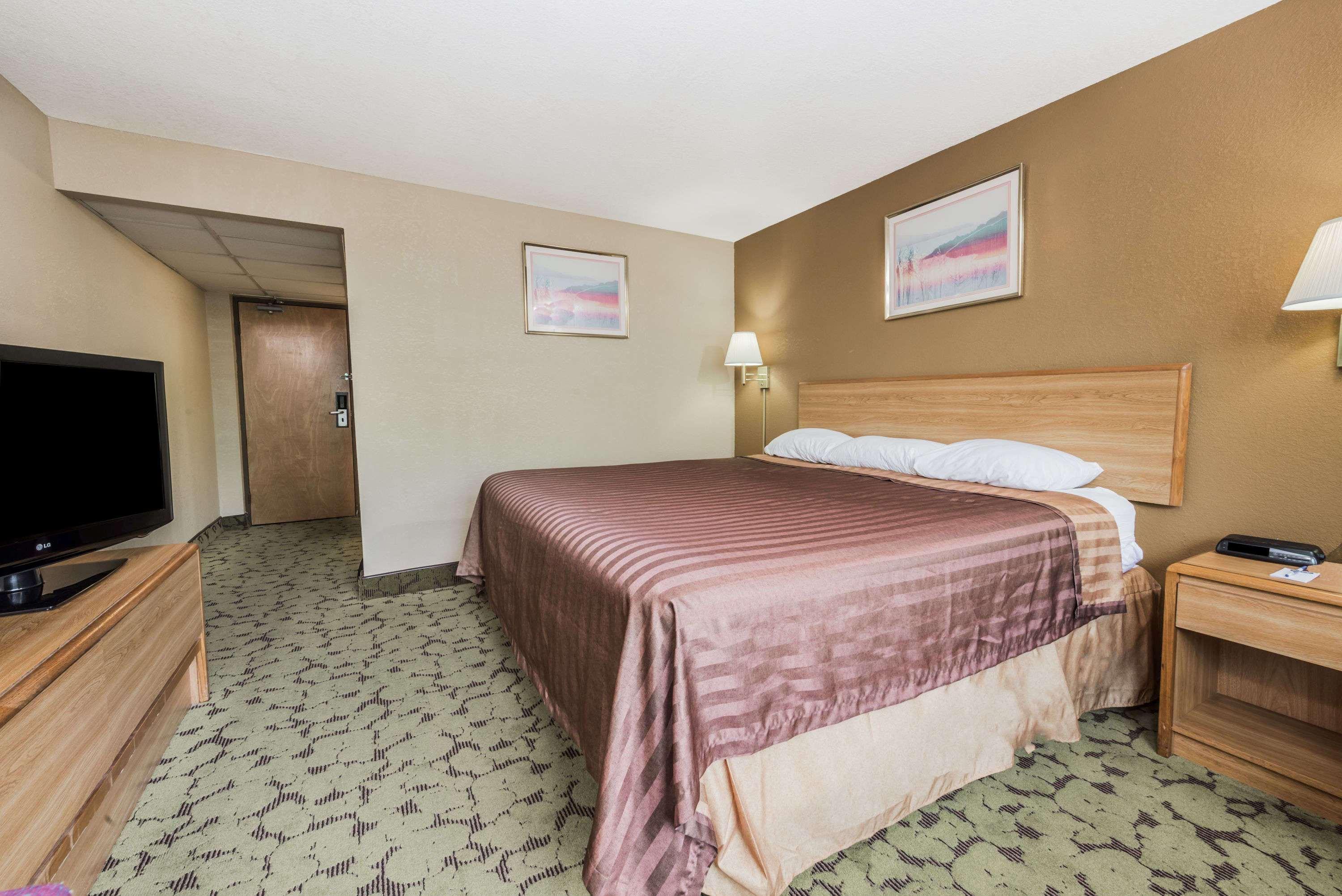 Travelodge By Wyndham Bloomington Exterior foto