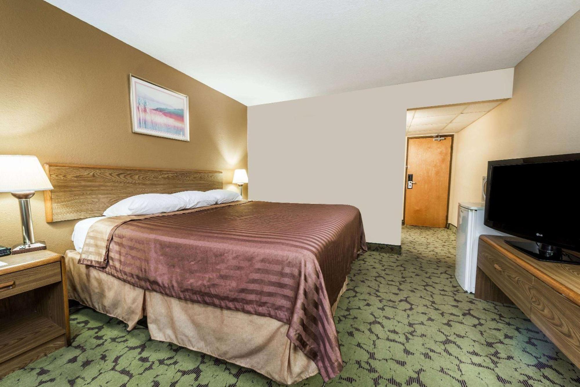 Travelodge By Wyndham Bloomington Exterior foto